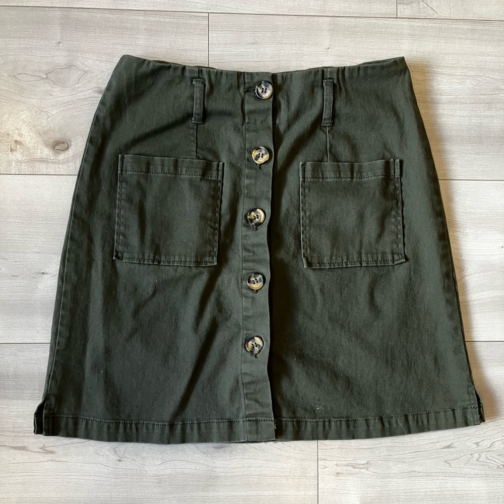 Rag Olive Button-Down Mini Skirt in size small